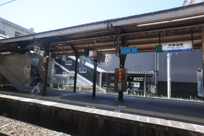 鉄道乗車記録の写真:車窓・風景(18)        「芦原温泉駅到着。温泉地が続く。」