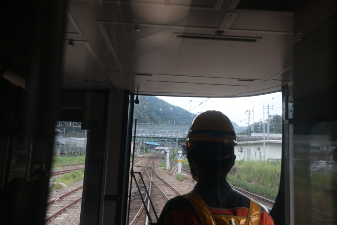 鉄道乗車記録の写真:車窓・風景(4)        「かつては、日本一の長さを誇った北陸トンネルに向かう。」