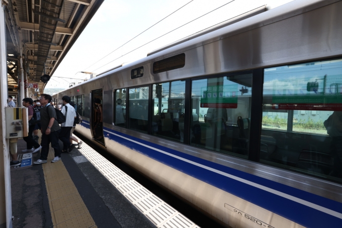鉄道乗車記録の写真:乗車した列車(外観)(6)        「普通列車の交直両用車両は、敦賀駅まで。」
