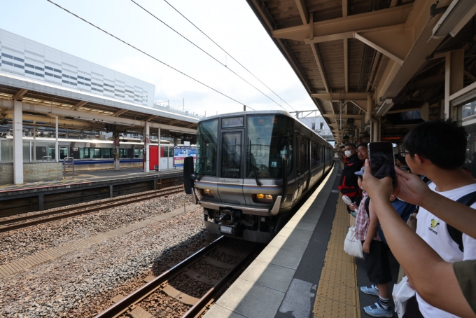 鉄道乗車記録の写真:乗車した列車(外観)(2)        「折り返し、姫路行新快速になる。」