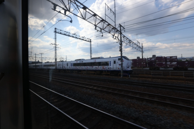 鉄道乗車記録の写真:車窓・風景(12)     「関空連絡特急はるかともすれ違う。」