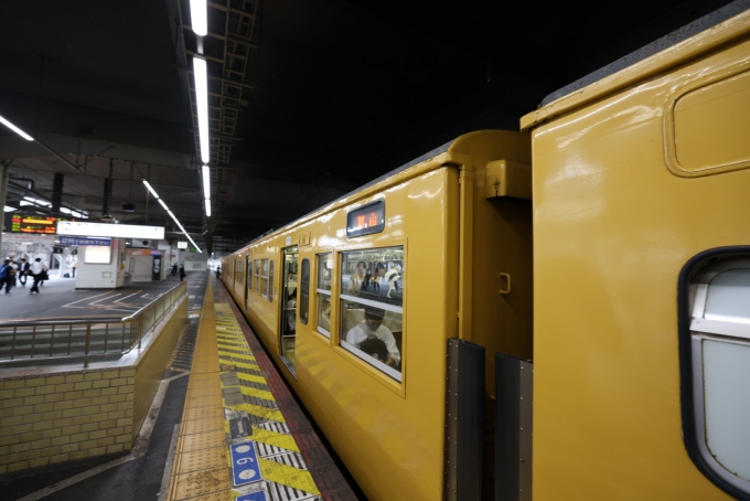 鉄道乗車記録の写真:乗車した列車(外観)(1)     「黄色一色の115系電車。昭和の匂いが。岡山から下関へは、青春18きっぷを使って山陽本線で目指す。」