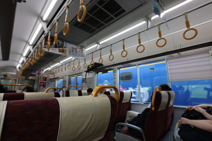 鉄道乗車記録の写真:車窓・風景(4)        「山陽本線もこのあたりにくると、内陸を走る。日本の動脈らしく、貨物列車とも再々すれ違う。」