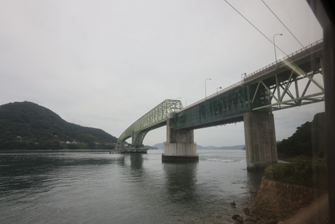 鉄道乗車記録の写真:車窓・風景(5)        「本州と周防大島を繋ぐ大島大橋も。」