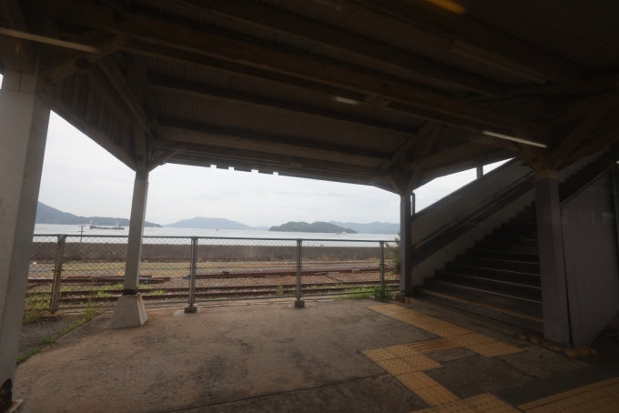 鉄道乗車記録の写真:車窓・風景(6)        「柳井港からは、四国松山行きのフェリー航路がある。」
