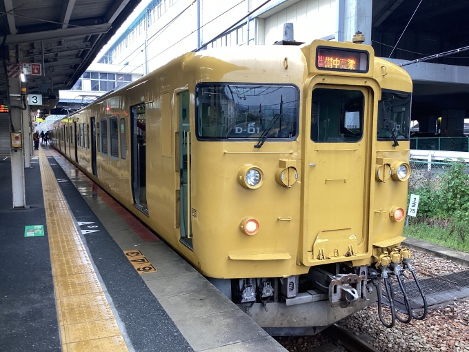 鉄道乗車記録の写真:乗車した列車(外観)(2)     「1318Mは折り返し普通岡山経由備中高梁行き1323Mとなる。」