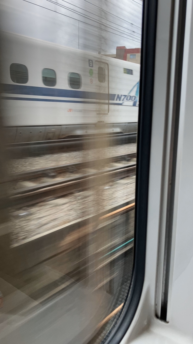 鉄道乗車記録の写真:列車・車両の様子(未乗車)(5)        「一時東海道新幹線のN700Aと並走していた。
博多駅始発9:15、新横浜駅13:56着―13:57発ののぞみ16号(16A)東京行きと思われる。」