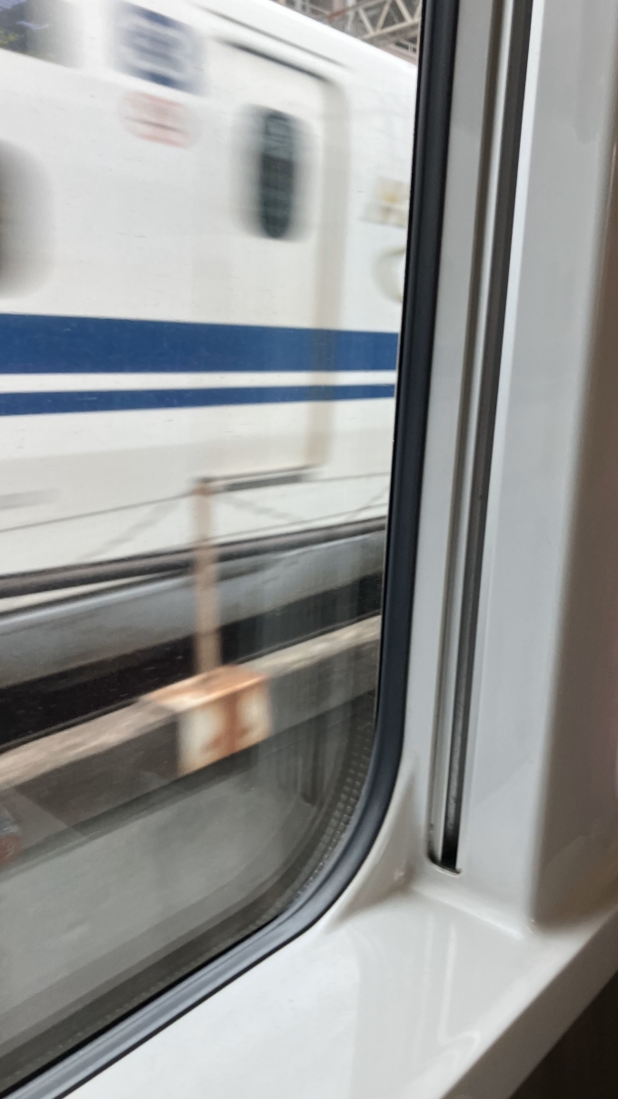 鉄道乗車記録の写真:列車・車両の様子(未乗車)(4)        「武蔵小杉駅発車直後に、東海道新幹線のN700Sとすれ違った。
東京駅13:48発ののぞみ73号(73A)広島行きと思われる。」