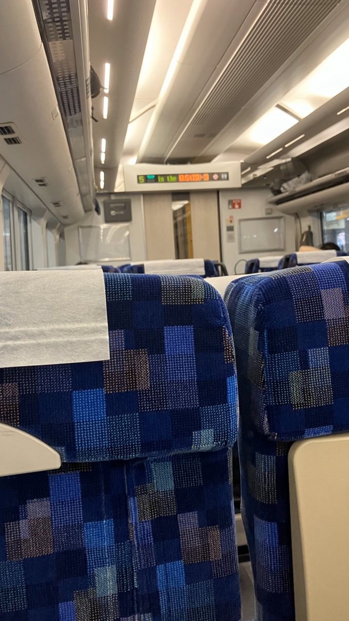 鉄道乗車記録の写真:車内設備、様子(7)        「熊谷駅発車後に撮影した車内の様子。」