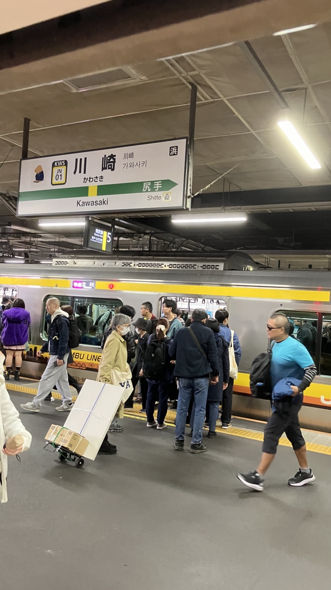 鉄道乗車記録の写真:駅名看板(1)        「川崎駅南武線ホームの駅名標。」