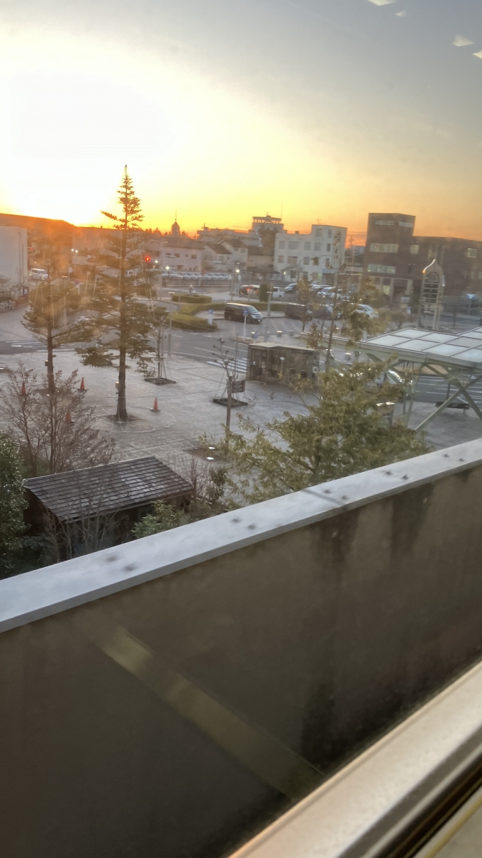 鉄道乗車記録の写真:車窓・風景(4)        「桐生駅発車直後に撮影した、桐生駅南口付近の様子。」
