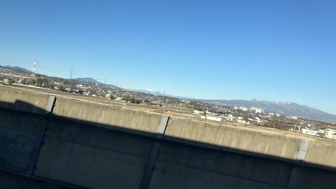 鉄道乗車記録の写真:車窓・風景(4)        「高崎駅発車の約４分後に撮影した。赤城山などの山々がよく見えた。」