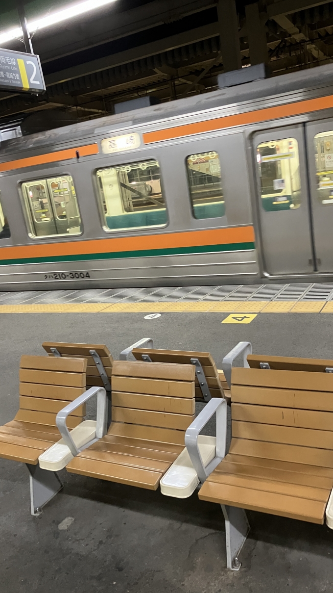 鉄道乗車記録の写真:列車・車両の様子(未乗車)(3)        「栃木駅では列車交換があった。
2番線には小山駅5:53発の両毛線小山－小俣間の初電にあたる列車(428M、普通高崎行き、高崎駅8:06着)が入ってきた。」