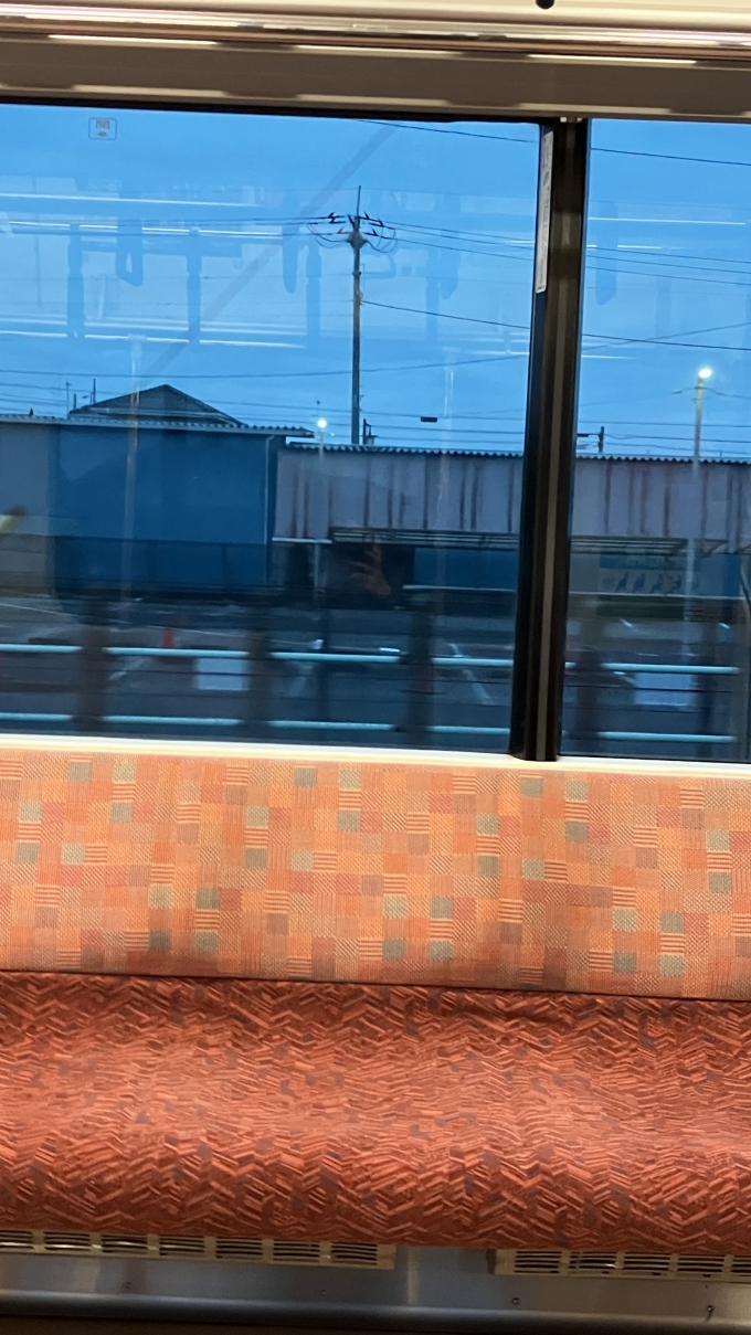 鉄道乗車記録の写真:車窓・風景(3)        「新治駅到着直前に撮影した。
外はかなり明るくなっていた。」