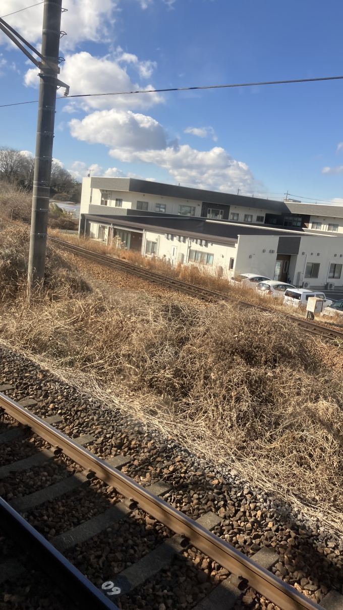 鉄道乗車記録の写真:車窓・風景(2)        「わたらせ渓谷鐵道の列車は、下新田駅の手前まで両毛線と同じ線路を走るが、下新田駅で線路が分かれ、足尾方面へ向かう。」