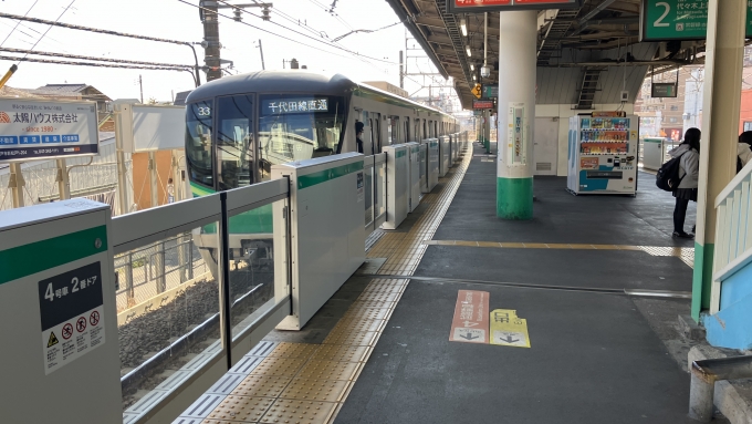 鉄道乗車記録の写真:乗車した列車(外観)(3)        「乗車してきた電車が新松戸駅を出発する様子。」