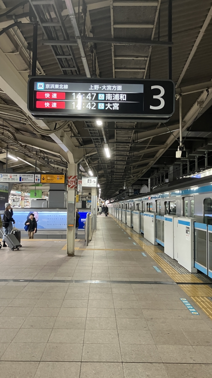鉄道乗車記録の写真:列車・車両の様子(未乗車)(1)          「京浜東北線の電車が入ってきていたので、急いでホームへ向かったが、ホームにたどり着いたのと同じタイミングでその電車は発車してしまった。
この時点で8分ほどの遅れをもって運行されていた快速南浦和行き(1326B)と思われる。」