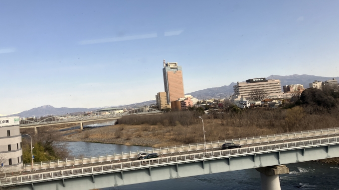鉄道乗車記録の写真:車窓・風景(3)        「前橋駅を出発してしばらくすると利根川を渡るが、群馬県庁はここが最もよく見えるポイントだと思う。」