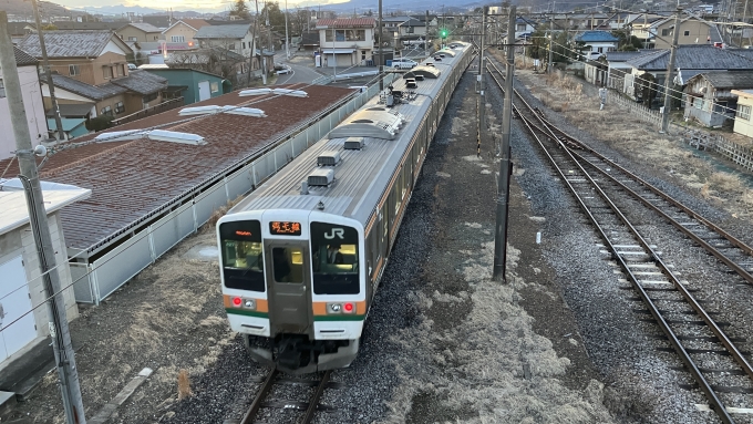 鉄道乗車記録の写真:乗車した列車(外観)(2)        「乗車してきた列車が小俣駅を出発していく様子を跨線橋から撮影した。」