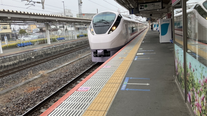 鉄道乗車記録の写真:列車・車両の様子(未乗車)(3)        「特急ひたち8号品川行きが石岡駅を通過する様子。」