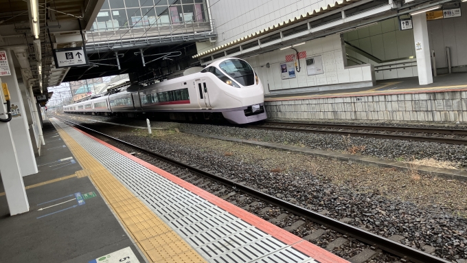 鉄道乗車記録の写真:列車・車両の様子(未乗車)(5)        「特急ひたち9号品川行きが石岡駅を通過する様子。」