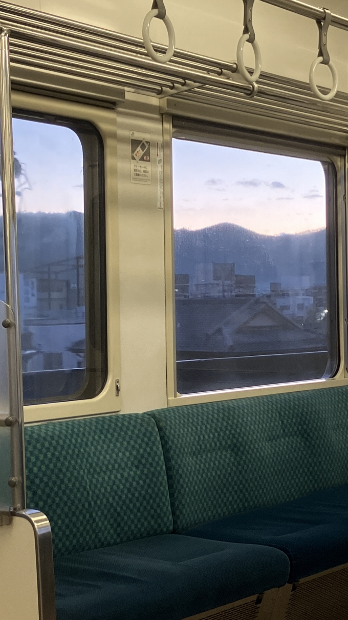 鉄道乗車記録の写真:車窓・風景(1)        「桐生駅発車直後に撮影した。
この日の桐生市の日の出時刻は6:02だった。その前の「常用薄明」に入ったのが5:36だった。桐生駅発車時点ですでに外は明るくなっていた。」