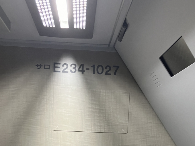 鉄道乗車記録の写真:車両銘板(2)        「今回乗車した車両の中の車両番号表示。
表示方法について、E231系、E233系などと比較して大きな変化はないように感じた。」