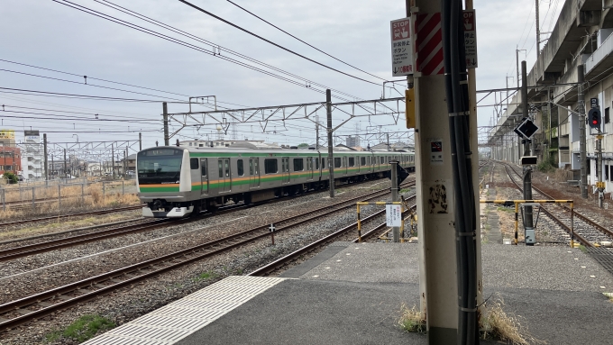 鉄道乗車記録の写真:列車・車両の様子(未乗車)(4)        「乗車していた列車が小山駅に到着してすぐに、湘南新宿ライン経由普通逗子行きの列車(2545Y)が発車していく様子が見られた。」