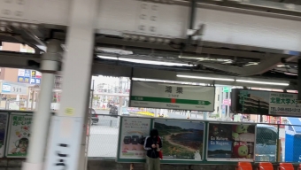 写真:鴻巣駅の駅名看板