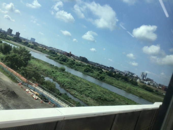 鉄道乗車記録の写真:車窓・風景(2)        「二子玉川駅を出発すると、まもなく多摩川を渡る。この付近に東京都と神奈川県の都県境がある。」