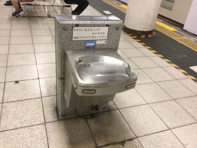 鉄道乗車記録の写真:駅舎・駅施設、様子(1)          「人形町駅のホームにあった"Tokyowater Drinking Station"の様子。
ネットニュースで取り上げられていて気になっていた。実際に利用もした。」