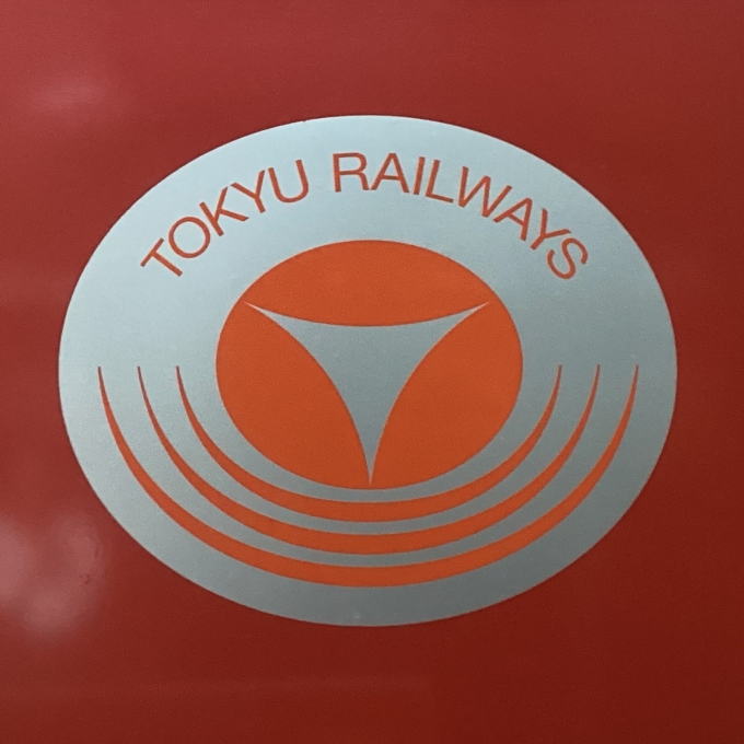 鉄道乗車記録の写真:乗車した列車(外観)(3)        「東急新ロゴ
TOKYU RAILWAYS」
