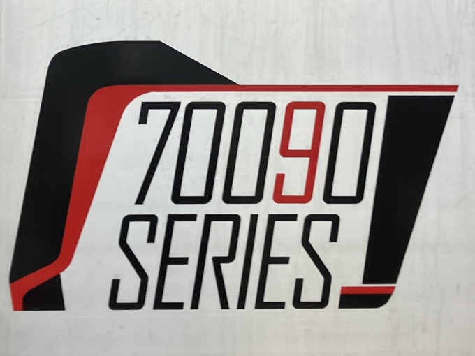 鉄道乗車記録の写真:乗車した列車(外観)(1)        「70090系のロゴ」