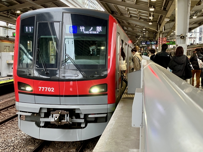 鉄道乗車記録の写真:乗車した列車(外観)(1)          「71702F(77702) の前面
11T TS14 竹ノ塚 の幕」