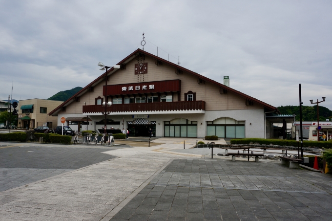 鉄道乗車記録の写真:駅舎・駅施設、様子(4)        「東武日光 の駅舎
三角屋根が特徴」