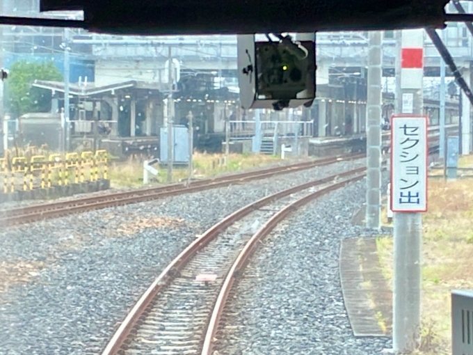鉄道乗車記録の写真:車窓・風景(5)        「東武とJRの連絡線
デットセクション間に撮影、照明が一瞬切れた
奥に見えるのはJR栗橋駅」