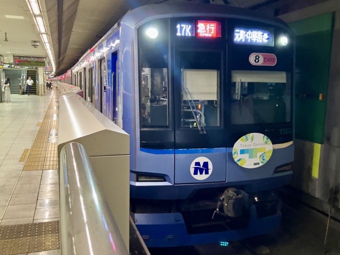 鉄道乗車記録の写真:乗車した列車(外観)(1)          「Y512F(Y502) の前面
17K 急行 元町・中華街 の幕
えむえむさんもいる
Tokyo Gendai ラッピング」