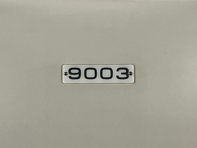 鉄道乗車記録の写真:車両銘板(2)        「9003 の車両銘板」