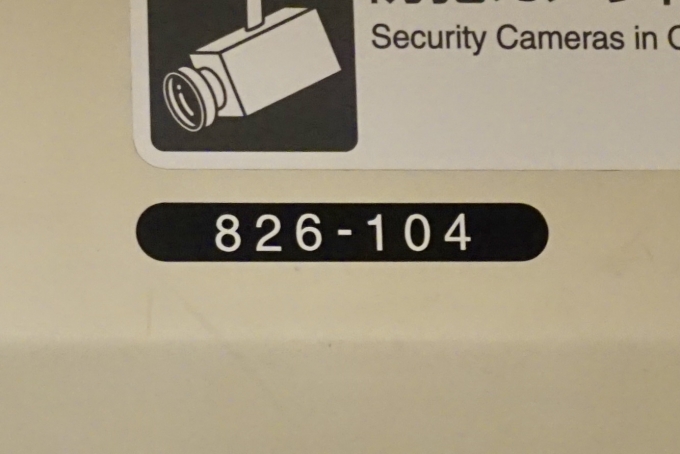 鉄道乗車記録の写真:車両銘板(2)        「826-104 の車両番号」