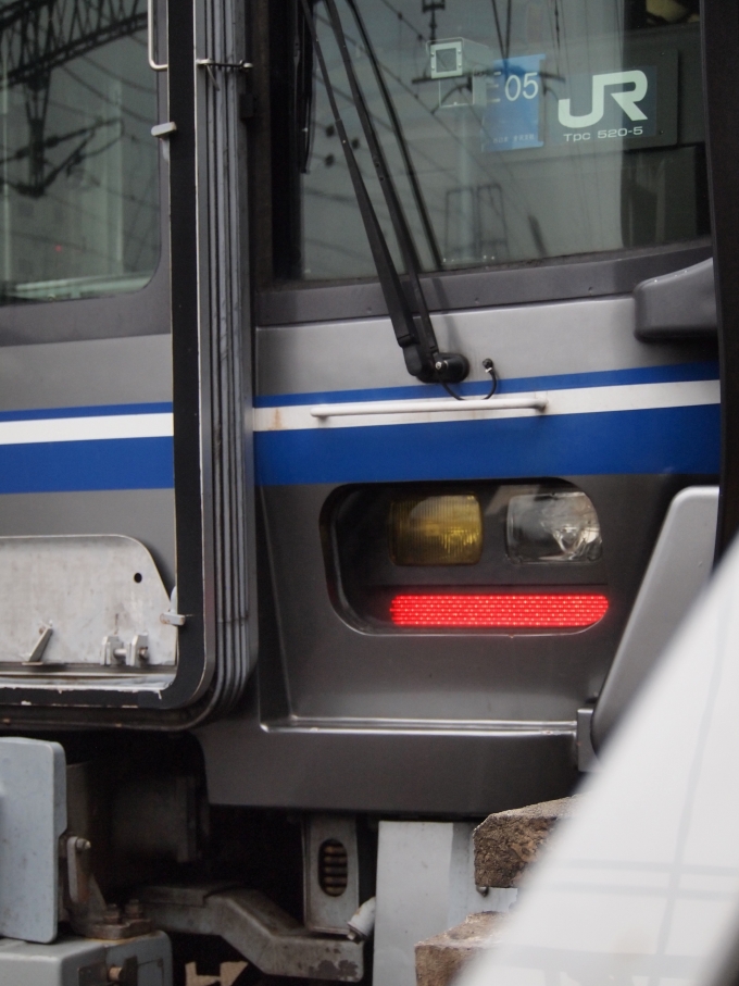 鉄道乗車記録の写真:列車・車両の様子(未乗車)(2)     「近江塩津駅に停車していた521系です。たぶん2次車だと思います。」