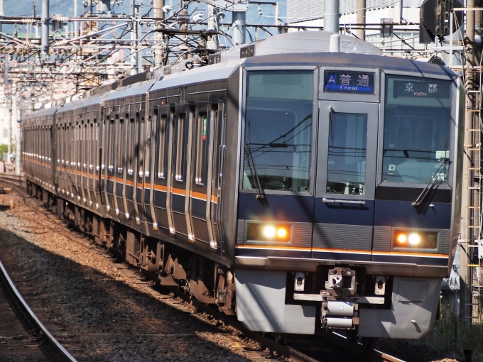 鉄道乗車記録の写真:列車・車両の様子(未乗車)(1)     「西大路駅大阪方面ホーム西側で撮影」