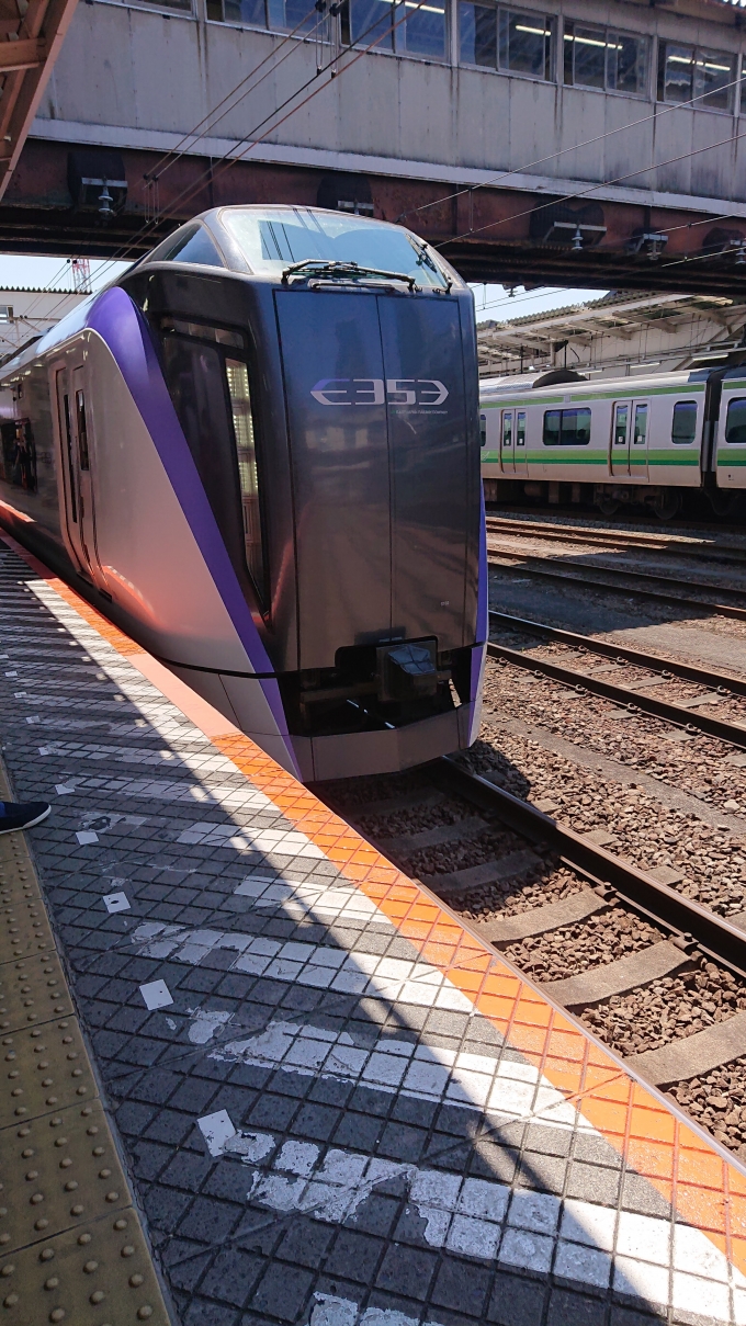 鉄道乗車記録の写真:乗車した列車(外観)(1)          「かいじ11号・富士回遊11号 甲府・河口湖行き」