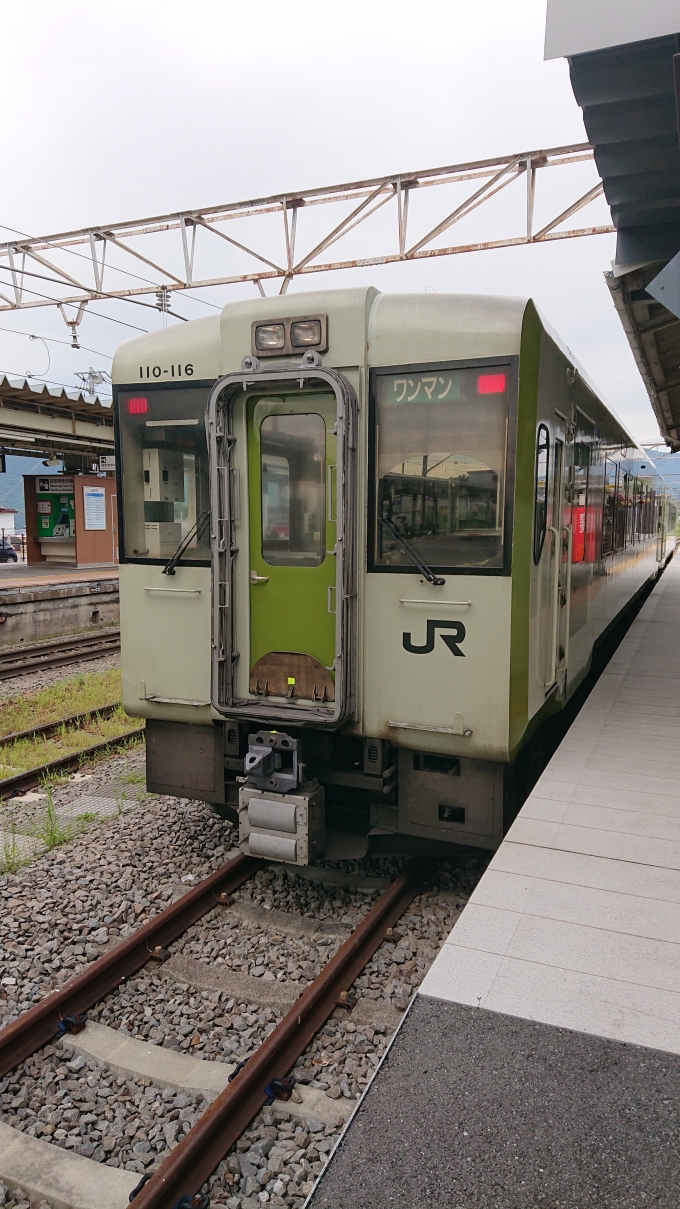 鉄道乗車記録の写真:乗車した列車(外観)(2)        「ＪＲ小海線 普通 小諸行き」