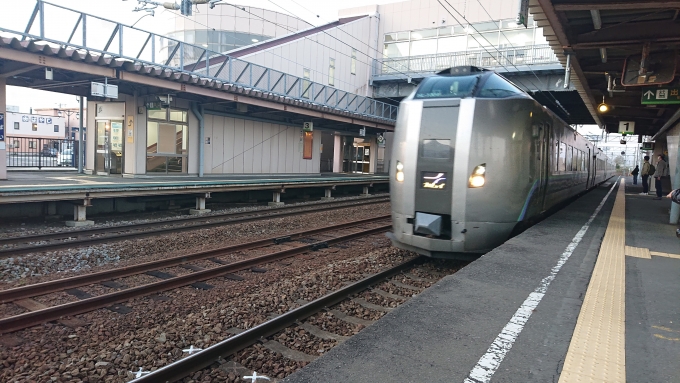 鉄道乗車記録の写真:乗車した列車(外観)(3)        「カムイ32号 札幌行き」