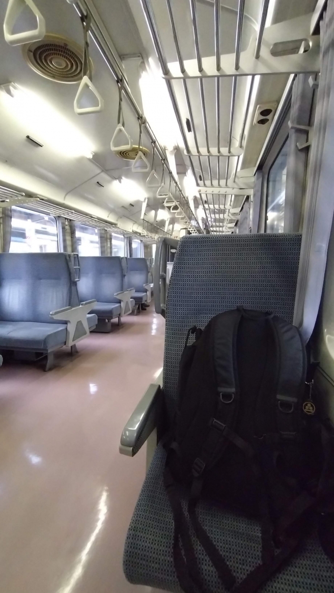 鉄道乗車記録の写真:車内設備、様子(3)        「ＪＲ八高線 普通 高崎行き車内」