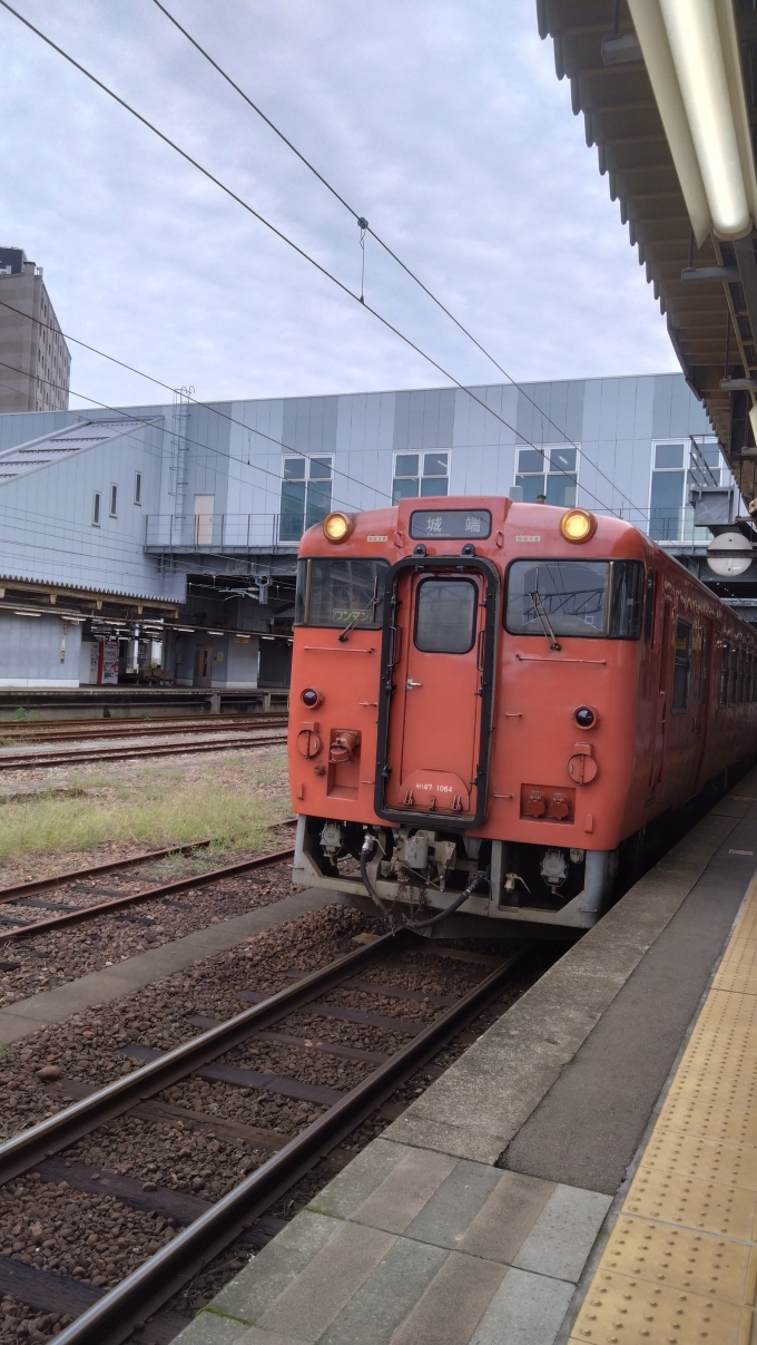 鉄道乗車記録の写真:乗車した列車(外観)(1)        「ＪＲ城端線 普通 城端行き」