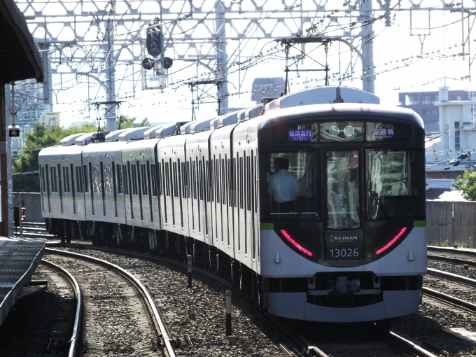 鉄道フォト・写真：京阪電鉄 京阪13000系電車 13026 西三荘駅 鉄道フォト・写真 by 近鉄好きさん - 撮影日 2024/07/07 16:52