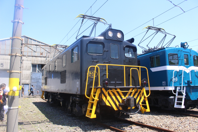 Nゲージ 秩父鉄道デキ200形電気機関車 青(マイクロエース)