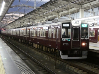 阪急電鉄 阪急8400形(Mc) 8403 鉄道フォト・写真 by 関西を拠点に活動する鉄道好きさん 茨木市駅：2022年10月21日17時ごろ