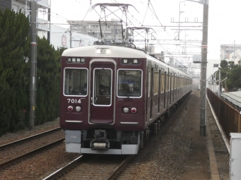 阪急電鉄 阪急7000形(Mc) 7014 鉄道フォト・写真 by 関西を拠点に活動する鉄道好きさん 武庫之荘駅：2023年12月30日14時ごろ